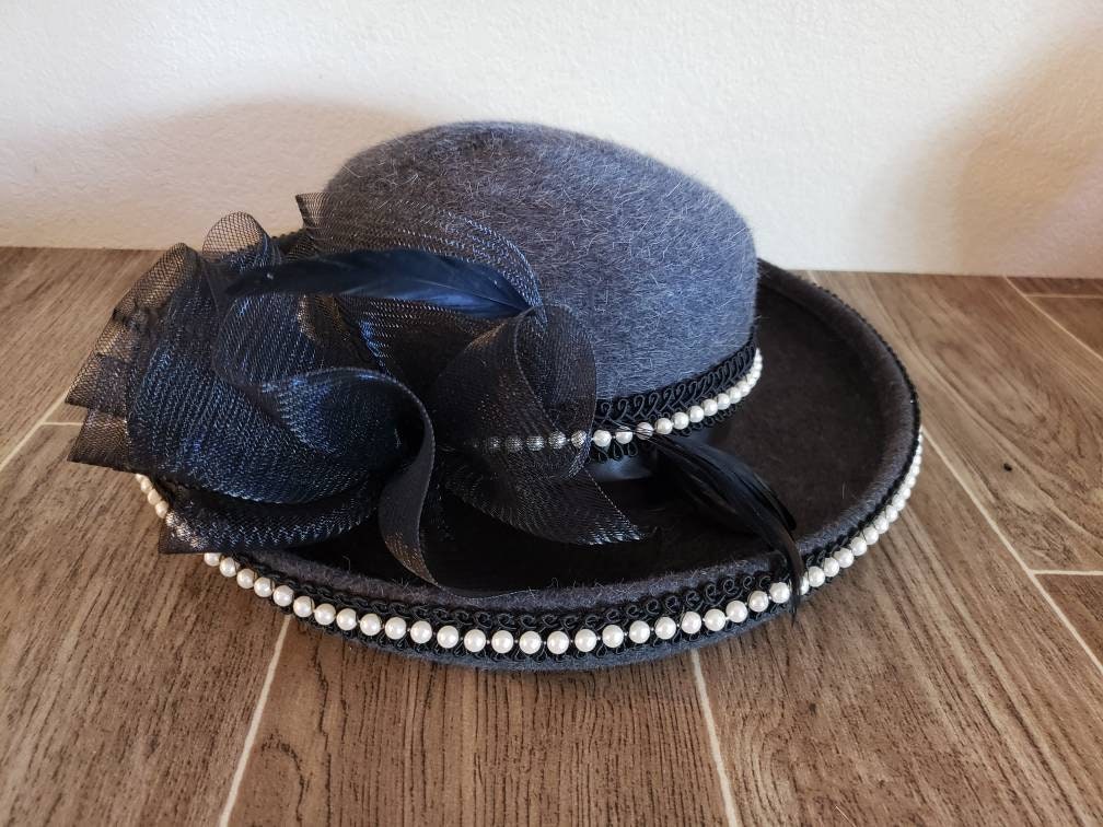 VINTAGE KATHY JEANNE CLOCHE Wool Grey-Charcoal Black Women\'s Hat with Ribbon Bow Vintage Kathy Jeanne Gray Wool Hat With Pearls Ribbon and  main image 4