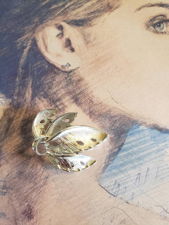 Vintage Lisner Silver Tone Leaf Brooch - image 1