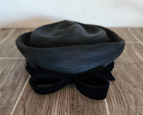 Vintage 1950's Black Woven Straw Hat With Velvet … - image 1