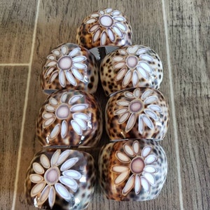 Vintage Cowrie Shell Napkin Rings, Leopard Cowrie Shell Napkin Rings | Set of 7 Carved Cowrie Napkin Rings
