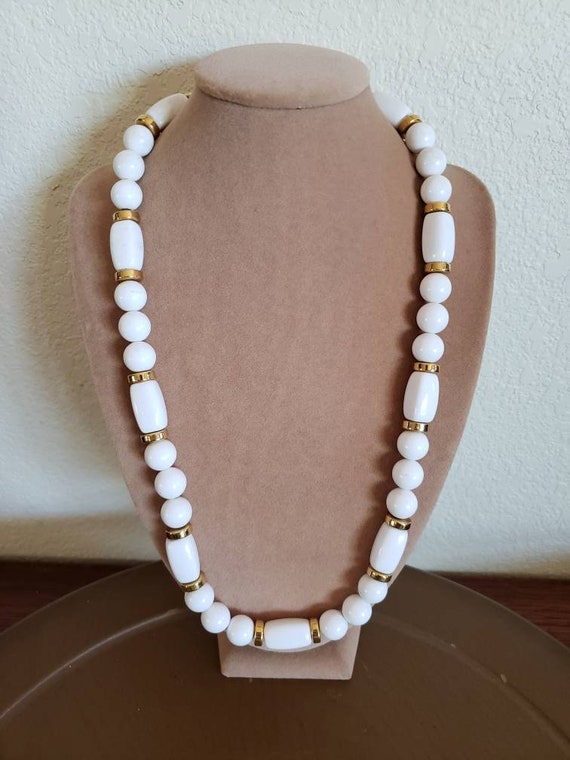Vintage 1970's White Beaded Necklace by Napier, 21