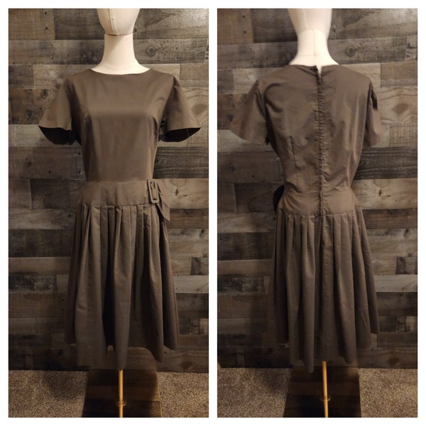 Vintage 1960s Dress | Short Sleeve Full Skirt Dress | 42 Bust 32 Waist