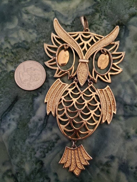Vintage Large Gold Tone Articulating Owl Pendant … - image 3