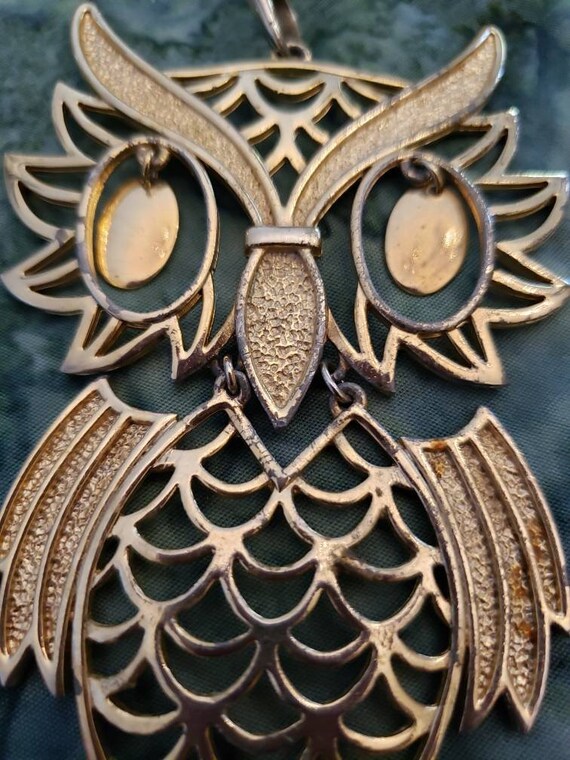 Vintage Large Gold Tone Articulating Owl Pendant … - image 2