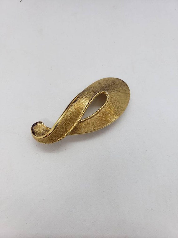 Vintage Gold Tone Paisley Shaped Brooch by Monet,… - image 2