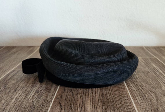 Vintage 1950's Black Woven Straw Hat With Velvet … - image 2