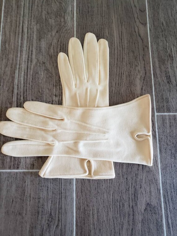 Vintage Pale Yellow Dawnell Gloves, Pretty Yellow… - image 3