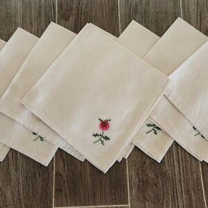 Vintage Cotton Napkins with Cross Stitch Flower at Corner - Set of 8 immagine 2