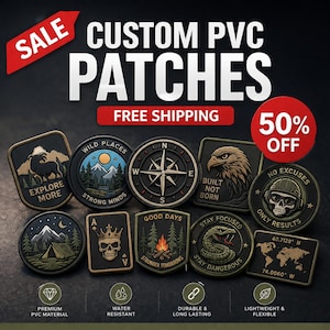 Pode incluir: Uma coleção de dez emblemas de PVC personalizados com vários designs, incluindo um íbex, uma bússola, uma águia-careca, um crânio, uma fogueira, uma cobra e um mapa-múndi. Os emblemas exibem textos como Explore More, Wild Places, Built Not Born, No Excuses e Stay Focused.