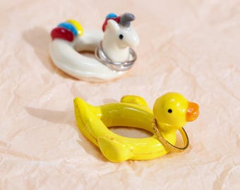 Mini keramisk anka- och enhörningsringhållare – Flytande dinosauriepool-prydnadsfat – handgjord sommarsmyckesorganisatör – söt ringfat till present