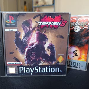 TEKKEN 8 (PS1) Illustration rétro Tekken 8 (PS5) pour jaquette PS1 / Tekken 8 (PS5) Retro Artwork Inspired by PS1 for PS1 Cover