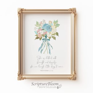 Peut inclure: Une impression d'art imprimable avec une illustration aquarelle d'un bouquet de fleurs bleues et blanches. L'impression présente le verset biblique "Elle est vêtue de force et de dignité : elle peut rire des jours à venir." Proverbes 31 :25.