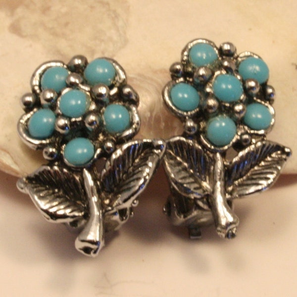 Vintage turquoise glass flower earrings. Clip on