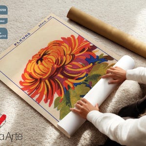 Puede incluir: Un p&oacute;ster sin marco con una vibrante ilustraci&oacute;n floral con p&eacute;talos naranjas, amarillos y rojos. El p&oacute;ster incluye el texto "FLEURS" y "SERIE XIV". El p&oacute;ster est&aacute; impreso en papel fotogr&aacute;fico mate mejorado.