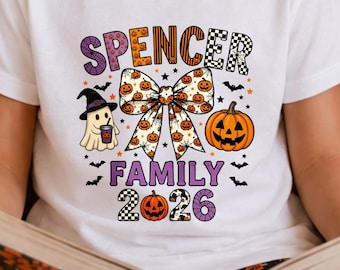 Conjunto de camisetas familiares personalizadas para Halloween, camiseta con apellido personalizado, atuendo espeluznante para el huerto de calabazas de 2026, regalo de truco o trato para mamá, papá e hijos.