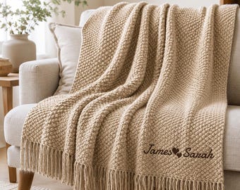 Bestickte gestrickte Decke, personalisierte Paar-Decke, Hochzeitsgeschenk, Jungvermählten-Jubiläumsgeschenk, benutzerdefinierte Namensdecke