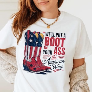 Maglietta &quot;Ti metteremo uno stivale nel culo&quot; - Toby Keith USA - Maglietta patriottica - Per gentile concessione di Red, White and Blue - Maglietta del 4 luglio