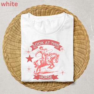 Retro Look na tej koszulce z koniem - Vintage Cowboy Rodeo Tee Western Cowgirl Graphic Tshirt Ranch Wrangler Country Rodeo Apparel Yeehaw Gift