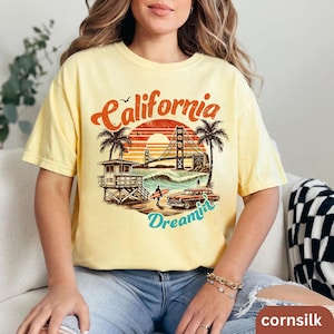 California Dreamin&#39; PNG | Retro California T-Shirt Design | Cali Travel Clipart | Digital Download | Californian Shirt PNG File