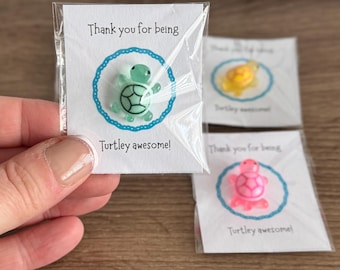 Cartão de Agradecimento com Mini Tartaruga de Resina – Pacote com Vários Brindes para a Equipe