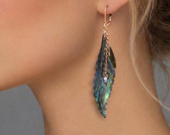 Orecchini con piuma di abalone Sirenfeather / Gioielli oceanici iridescenti / Orecchini di tendenza fatti a mano / Argento sterling, oro, oro rosa