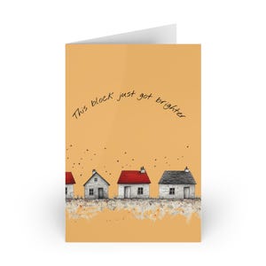 Carte de voeux jaune avec illustration de la maison, « Ce bloc est devenu plus lumineux », carte joyeuse avec enveloppe, blanc à l'intérieur, jolie papeterie