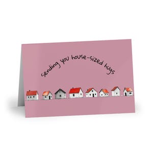 Rosa Grußkarte, "Sending you house-sized hugs", süße Karte mit Umschlag, illustriertes Haus, leere Innenseite, Trostspender, süßes Geschenk