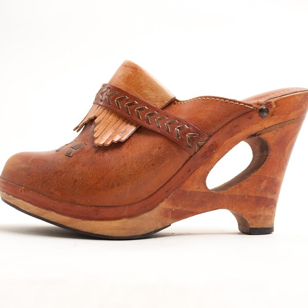 Vintage 1970s Wood Clogs - 70s Platform Clogs - Raw Sienna Brown Leather - 5N