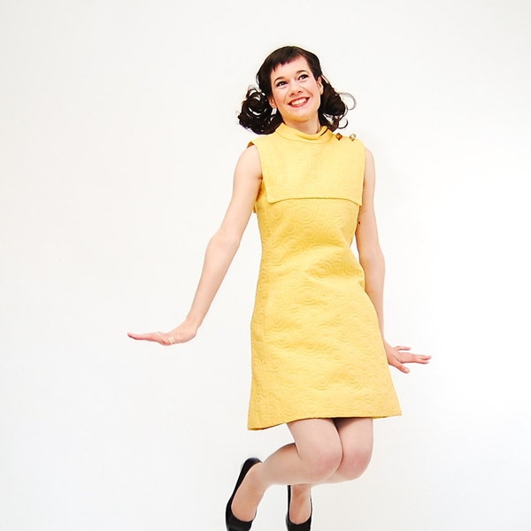 Vintage 1970s MOD Dress - 70s Shift Dress - Lemon Yellow