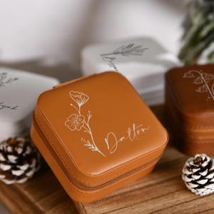 personalise Jewelry Box Compact and Portable  - Elegant Bridesmaid Gift - Ideal for Organizing Necklace, Bracelet, and Earring Collections
