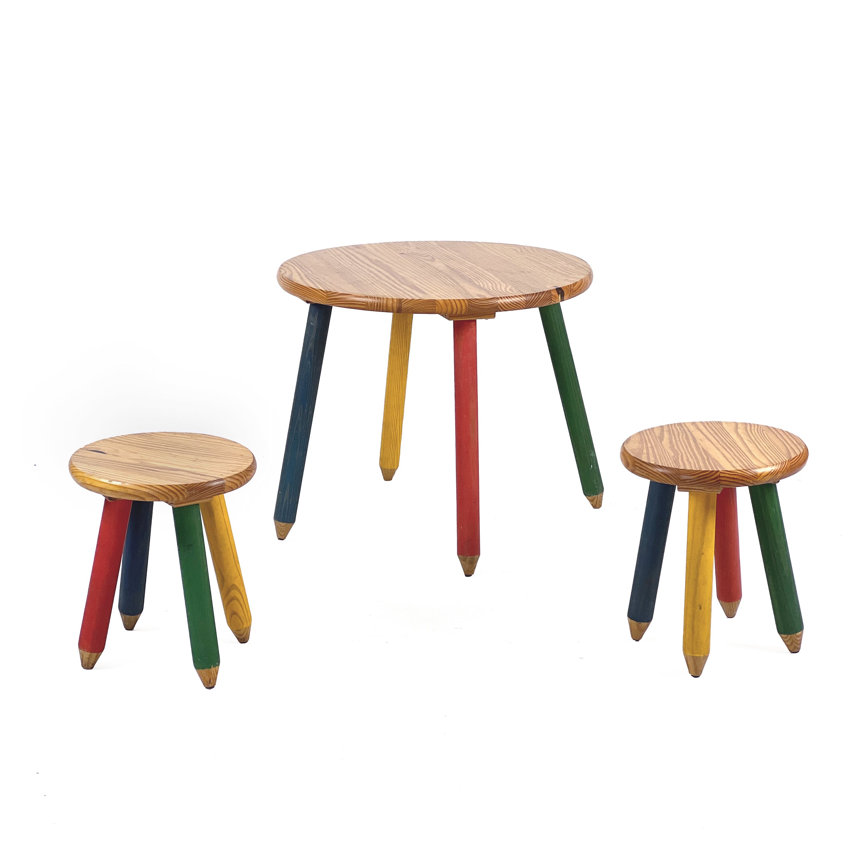 Vintage 1980s Children's Round Wood Pencil Leg Table + (2 Vintage 1980s Children's Round Wood Pencil Leg Table + (2