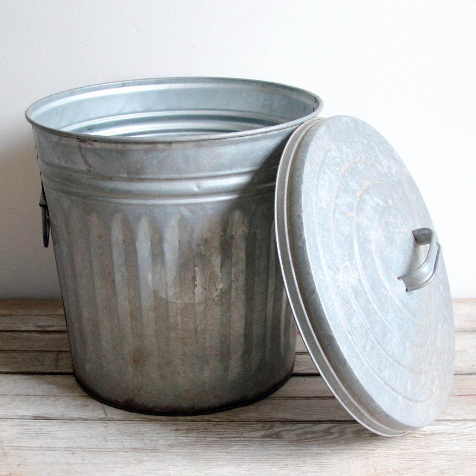 Vintage galvanized garbage can Etsy