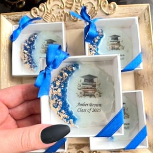 Graduation Party Favors 2025 – Custom Epoxy Magnet – Class of 2025 Gifts for Guests – High School College Grad Keepsake – Blue Gold Favor