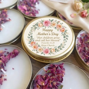 Regalo cristiano para el Día de la Madre, vela con pétalos de rosa y versículo bíblico, recuerdo para eventos religiosos, regalo religioso para mamá, recuerdo personalizado con versículo bíblico, Proverbios 31:28