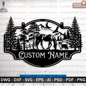 Puede incluir: Arte de pared de metal negro con un caballo, un perro, árboles y montañas. El diseño incluye el texto "CUSTOM NAME" y es adecuado para exhibiciones en interiores o exteriores. La imagen también incluye opciones de formato de archivo.