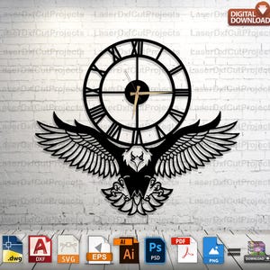 Könnte beinhalten: Schwarzes Metalluhrzifferblatt mit römischen Ziffern und einem schwarzen Adler-Design. Das Zifferblatt ist von einem schwarzen Adler mit ausgebreiteten Flügeln umgeben. Das Zifferblatt ist vor einer weißen Backsteinwand platziert.