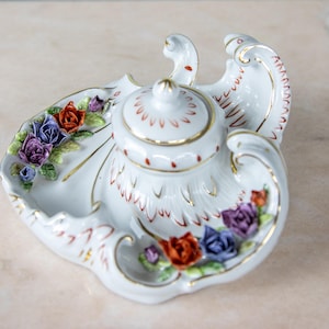 Encrier vintage en porcelaine à décor floral – style rococo, Allemagne, XXᵉ siècle