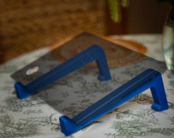Soporte para portátil compacto y ligero, magnético y moderno, con cerradura de viaje, organizador de escritorio minimalista ajustable.