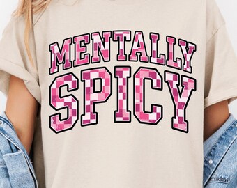 Mentalmente piccante PNG, Salute mentale sarcastica e alla moda, design a scacchiera per maglietta universitaria, digitale