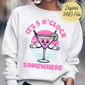 Clipart de cóctel, diseño de sublimación de bebidas, PNG de "Son las 5 en punto en algún lugar", gráfico retro de "hora feliz" para camisetas y vasos de uso comercial