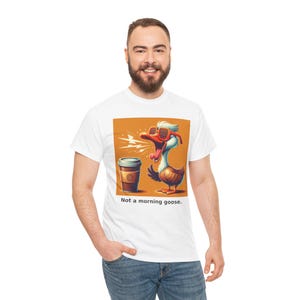 Geen ochtendgans T-shirt | Grappige cartoon dieren T-shirt | Cadeaushirt voor koffieliefhebber