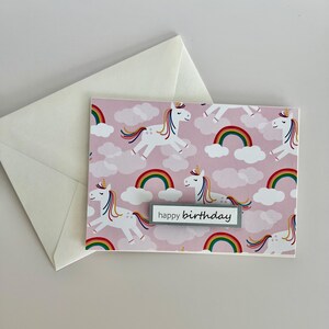 Unicorns & Rainbows - sentiment naar keuze (Happy Birthday, Wishes, Hello Friend, Life is Beautiful) - Handgemaakte blanco kaart