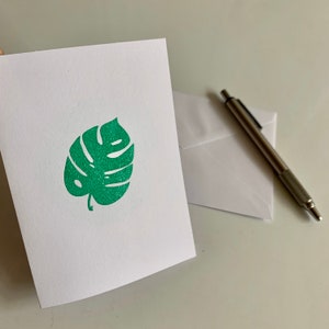 Handgemaakte monsterablad-wenskaart/kaart met hittereliëf – keuze uit groen of goud reliëf