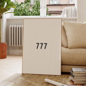 777 Engelszahl Poster | Minimalistische Digitale Kunst | Schwarz auf Off-White Glückszahl Druck | Spirituell Ästhetischer Download