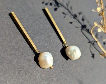 Modern pearl dangle earrings// pearl hoop earrings//abstract pearl earrings// statement pink pearl earrings//freshwater pearl jewelry