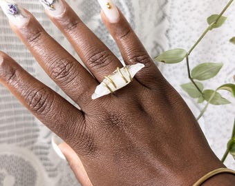 Raw clear quartz gemstone ring// gold brass avant-garde ring// handmade cocktail ring// adjustable// ecofriendly//boho chic//