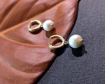 Modern pearl dangle earrings// pearl hoop earrings//abstract pearl earrings// statement pink pearl earrings//freshwater pearl jewelry