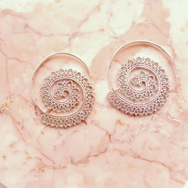 Silver spiral earrings//Indian hoop earrings// statement tribal earrings// bohemian jewelry