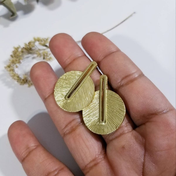 Hammered gold  earrings//gold circle earrings//African gold earrings//Statement gold disc earrings// The Palm mini earrings