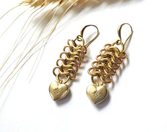 Vintage coquette gold heart pendant earrings// Brass heart earrings//heart stud earrings// minimalist heart earrings//